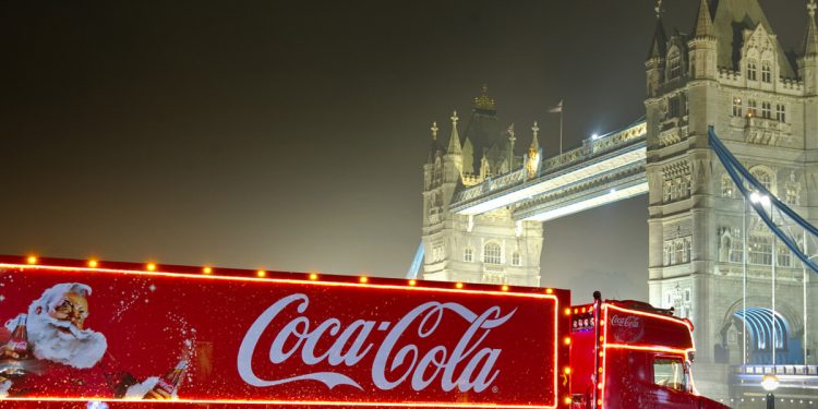 Впервые за 10 лет в Великобритании отменен рождественский тур грузовика Coca-Cola