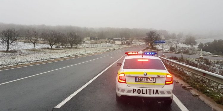 Săptămâna a început cu lapoviță în mai multe regiuni ale țării. Șoferii sunt îndemnați să conducă prudent