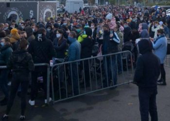 Mobilizare fără precedent în diasporă: Cozi până la deschiderea secțiilor în mai multe state europene