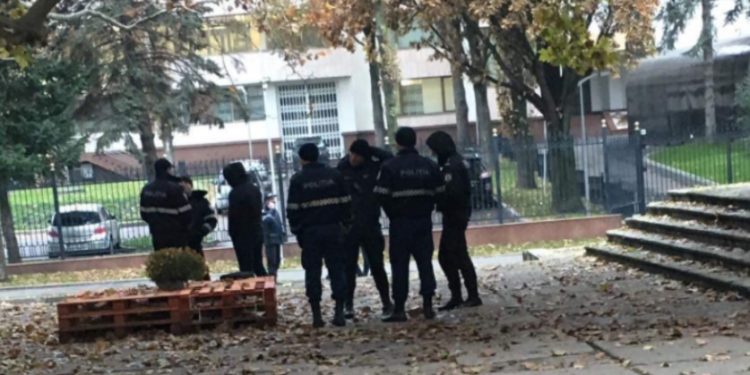 Parlamentul, în ședință, după o pauză de mai bine de două luni: Numeroși polițiști, dislocați lângă Legislativ