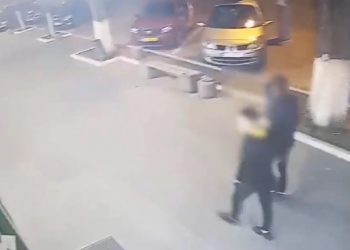 Un taximetrist, stropit cu gaz lacrimogen și jefuit de către doi minori din Ungheni. Ce a povestit victima oamenilor legii