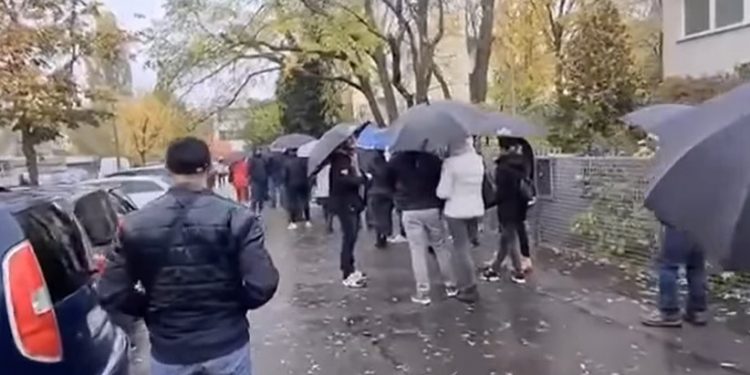 Sute de moldoveni din Kassel, Germania, n-au reușit să voteze