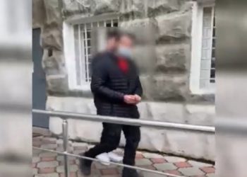 A intrat într-o grădiniță din Chișinău și a bătut o educatoare. Motivul pentru care bărbatul a dat buzna in instituție