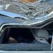 Chișinău: Un stâlp de beton a căzut peste un automobil
