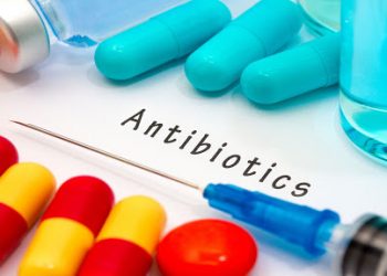 Tot mai multă lume consumă antibiotice pe timp de pandemie: Ce știu moldovenii însă de tratamentul cu antibiotic și dacă acesta tratează coronavirusul? | VIDEO