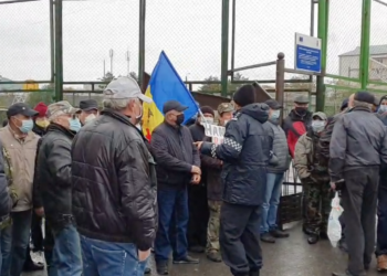 La Varnița, alegătorii din stânga Nistrului au format cozi la secțiile de votare: „S-a folosit spray lacrimogen”. Poliția, la fața locului