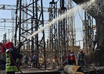 Клубы дыма и не щадящее пламя: в чешском городе Колин взорвалась электростанция | VIDEO