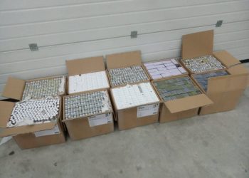 Mai multe anabolizante au fost depistate de vamșei într-un microbuz cu numere diplomatice | FOTO