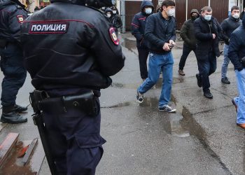 Иностранцев не будут депортировать из России до 15 июня 2021 года