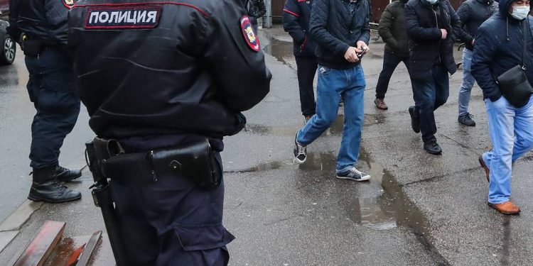 Иностранцев не будут депортировать из России до 15 июня 2021 года