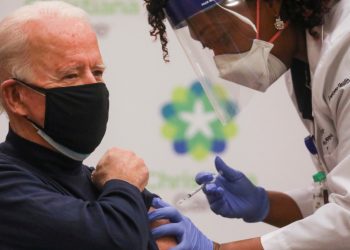 Избранный президент США Джо Байден сделал прививку против коронавируса