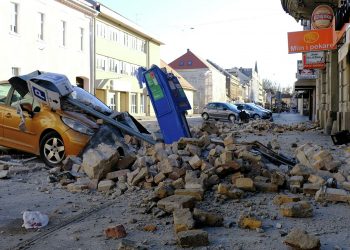 Мощное землетрясение в Хорватии: По меньшей мере семь погибших, разрушенные дома, продолжается поиск выживших | VIDEO