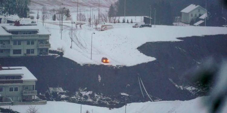 Мощный оползень в пригороде Осло снёс часть жилого квартала. 11 человек числятся пропавшими