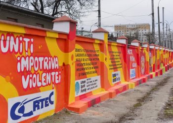 Pe zidul Parcului de Troleibuze nr.1 din Chișinău a fost inaugurată o pictură împotriva violenței | VIDEO
