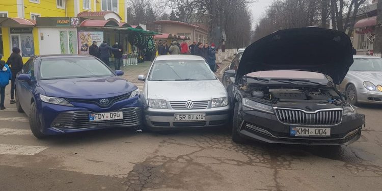 Cinci mașini, implicate într-un accident la Soroca. Vinovat s-ar face un preot beat care ar fi fost evacuat de la fața locului