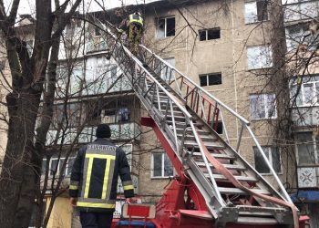 Un apartament, cuprins de flăcări în Capitală. O femeie a murit | Update