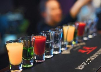 Московский бармен сломал клиенту позвоночник после коктейля «Бронепоезд»