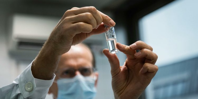 В России объяснили значение буквы «V» в названии вакцины «Спутник V»