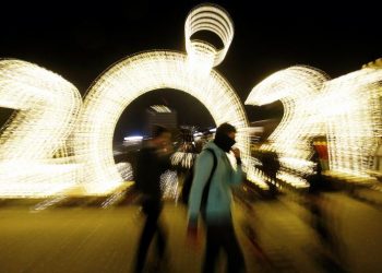 Pandemia: Sărbători în carantină, SUA începe campania de vaccinare, România — în alertă  | VIDEO