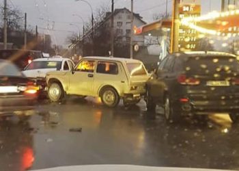 Carambol matinal pe o stradă din capitală: Patru automobile, avariate