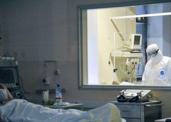 В Румынии скончалась пациентка с COVID, которую по ошибке отключили от ИВЛ