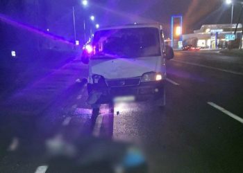 O femeie a fost lovită mortal de un microbuz