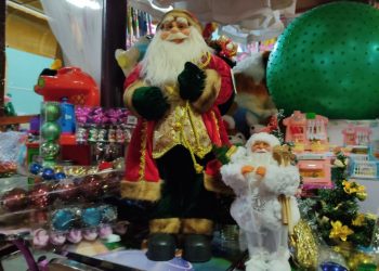 Agitație mare în piețele și magazinele din țară: Oamenii se pregătesc să întâmpine noul an, chiar și pe timp de pandemie | VIDEO