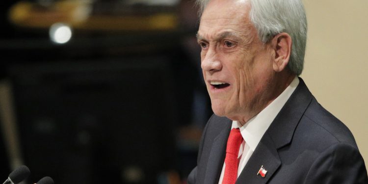 Президенту Чили выписали штраф за нарушение масочного режима