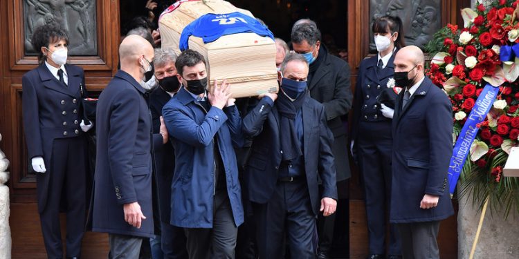 Дом чемпиона мира по футболу Росси обокрали во время его похорон