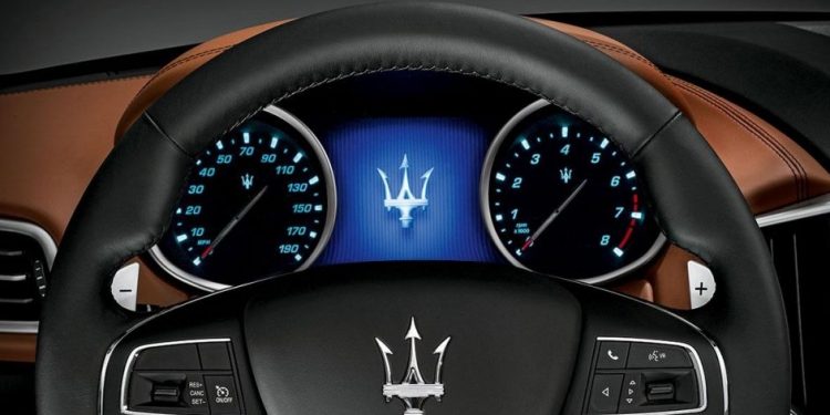 Reacția poliției: Ce riscă șoferul unui Maserati care a agresat un polițist în plină stradă