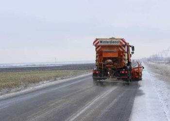 Șeful DGLCA explică de ce nu toate trotuarele au fost acoperite cu material antiderapant