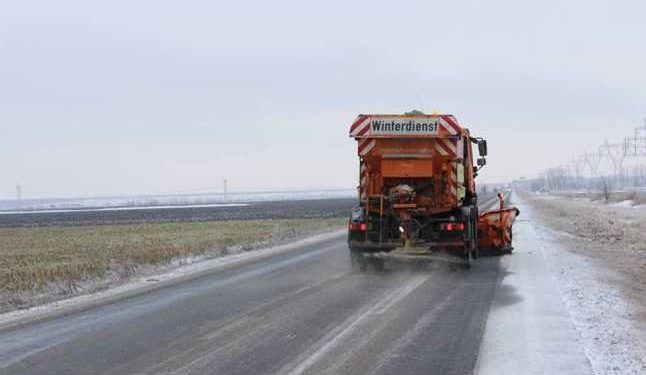 Șeful DGLCA explică de ce nu toate trotuarele au fost acoperite cu material antiderapant