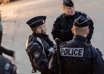 Во Франции задержали еще пять подозреваемых по делу об убийстве учителя