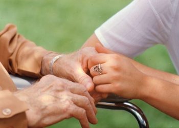 Badantă moldoveancă, acuzată că ar fi omorât bătrâna pe care o îngrijea