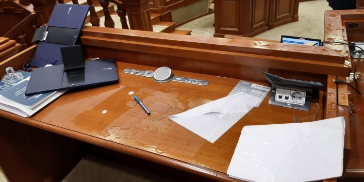 Costul echipamentelor defectate în timpul altercațiilor din Parlament