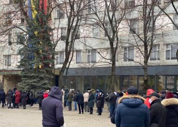 Primele cozi la secțiile de votare din Chișinău. Cum pot fi evitate aglomerările | FOTO