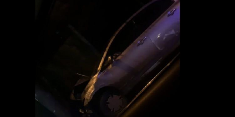 Accident grav în capitală. Un tânăr de 22 ani, transportat la spital, după ce s-a izbit cu automobilul de un pilon | VIDEO