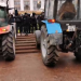 Protestele agricultorilor au degenerat în violenţe. Au ajuns cu tractoarele pe scările Parlamentului, iar câțiva carabinieri au avut nevoie de îngrijiri medicale | VIDEO