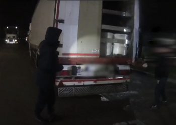 Polițiștii de frontieră au descoperit o „încărcătură vie” într-un camion. Ce au povestit minorii oamenilor legii | VIDEO