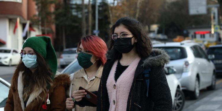 Турция ужесточает правила въезда из-за коронавируса