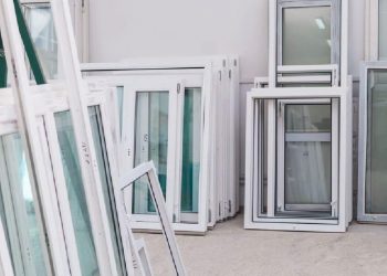 Geamuri cu defecte: Cum a reușit un consumator să-și întoarcă cei 89.500 lei, bani achitați agentului economic