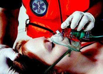 Patru oameni, printre care doi copii, intoxicați cu monoxid de carbon | VIDEO