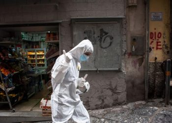 Efectul noii tulpini de coronavirus: numărul îmbolnăvirilor a crescut drastic. Experții britanici au emis un avertisment dur | VIDEO