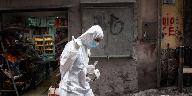 Efectul noii tulpini de coronavirus: numărul îmbolnăvirilor a crescut drastic. Experții britanici au emis un avertisment dur | VIDEO