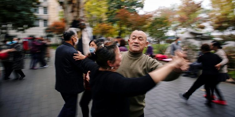 Omenirea este paralizată de virus și nu poate ieși din restricții, Wuhan — „patria” coronavirusului, în distracții | VIDEO