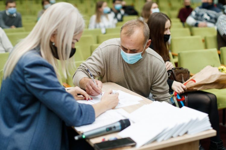 Încă 42 de familii din Orhei au primit indemnizații de 7000 și 10000 de lei la nașterea copilului