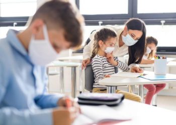 Numărul de infectări cu coronavirus în școlile și liceele din Chișinău este în scădere