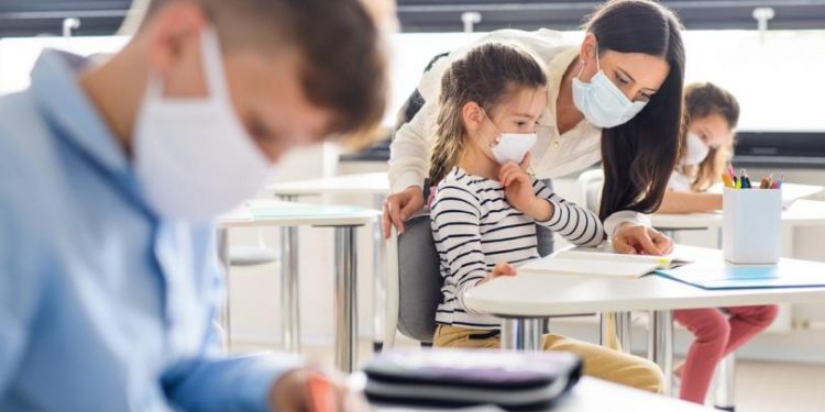 Numărul de infectări cu coronavirus în școlile și liceele din Chișinău este în scădere