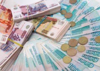 Депутата Госдумы отправили под суд за крупнейшую взятку в истории России