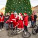 Clubul Cicliștilor Amatori: Mai mulți Moși Crăciuni au schimbat sania pe biciclete pentru a împărți cadouri cu dulciuri copiilor din Chișinău | VIDEO